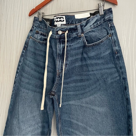 Relaxed High-Rise Blue Jeans with Drawstring - Picture 4 of 10